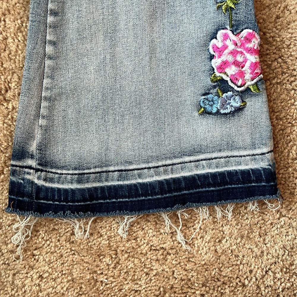 Floral Embroidered Flare Bell BottomJeans - Picture 6 of 12